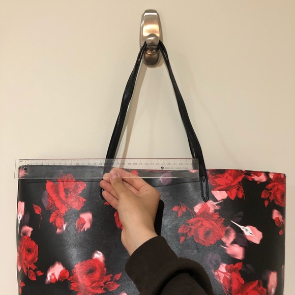 ⭐️⭐️⭐️VICTORIA’S SECRET TOTE - Picture 6 of 6